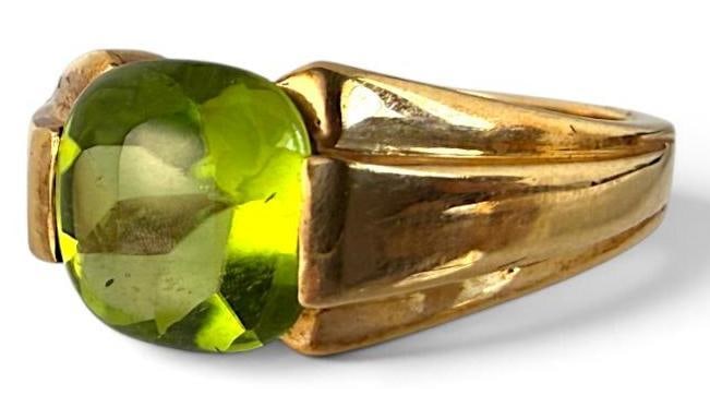 14k Gold and Peridot Ring: 14k Gold and Peridot Ring. Approx. 4.7 grams. Approx. size 6.5.