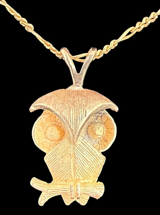 14k Gold Necklace with Owl Pendant: 14k Gold Necklace with Owl Pendant. Approx. 5.1 grams. Clasp to pendant approx. 11.5 inches.