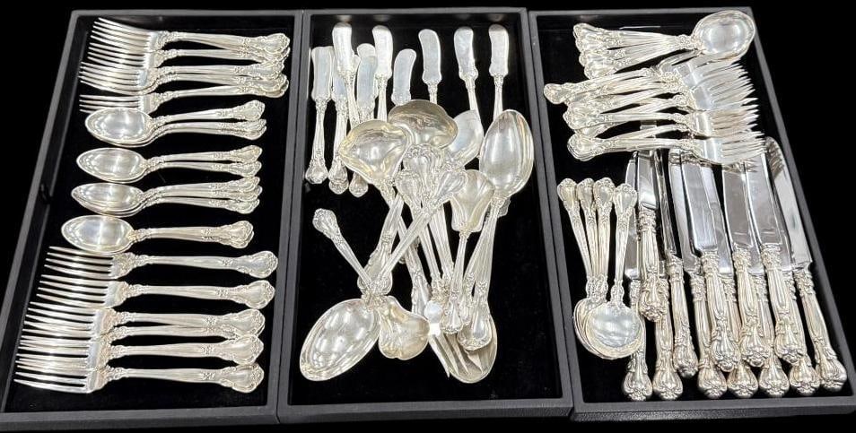 Gorham Chantilly Sterling Silver Flatware: Gorham Chantilly pattern Sterling Silver Flatware. Approx. 91.2 ozt. Knife handles are counted as 1/2 oz each.