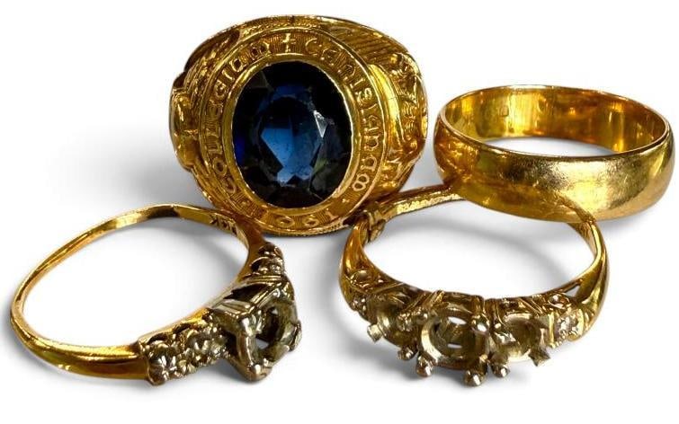4 14k Gold Rings: 4 14k Gold Rings, some with stones. Total weight approx. 26.6 grams.