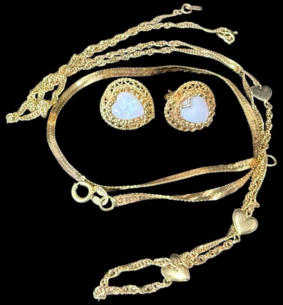 14k Gold Bracelet, Necklace and Earrings: 14k Gold Bracelet, Necklace and Earrings. Approx. 5.4 grams. 4 pieces total.
