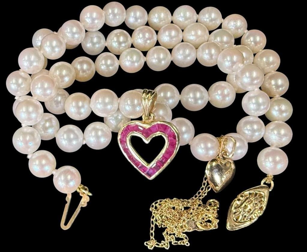 14k Gold Necklace, Pendant and more: 14k Gold Necklace, Heart Pendant with stones and Pearl necklace with 14k clasp. Heart necklace and pendant with stones approx. 2.1 grams. 3 pieces.