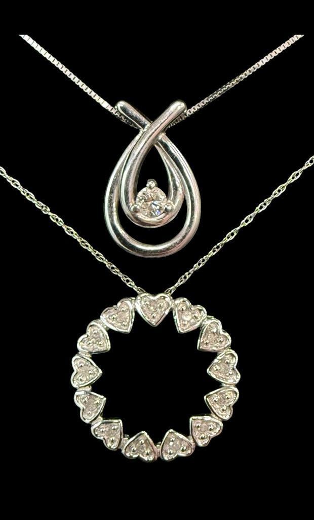 2 10k Gold Necklaces with pendants: 2 10k Gold Necklaces with pendants. Approx. 5.1 grams.