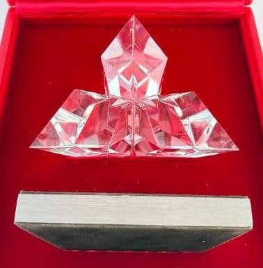Steuben Art Glass Starburst Sculpture: Steuben Art Glass Starburst Sculpture with rotating base and case. Approx. 5.25 x 5.25 x 5.25 inches.