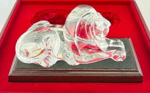 Steuben Crystal Lion Sculpture: Steuben Crystal Lion Sculpture. Designed by Lloyd Atkins. Includes case and plinth. Approx. 8 x 4 x 3.25 inches.