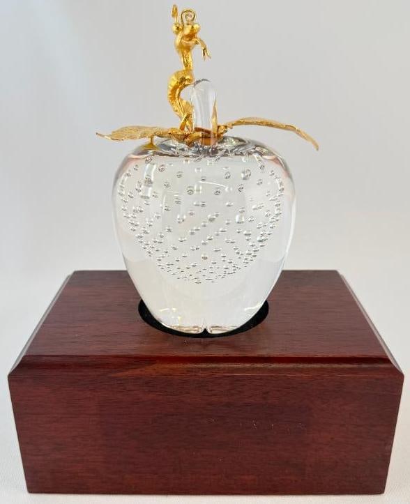 Steuben Art Glass Apple of Eden Paperweight: Steuben Art Glass Controlled Bubbles Apple of Eden Paperweight with 18k Gold Leaves and Serpent. Includes wood stand. Approx. 6 inches tall.