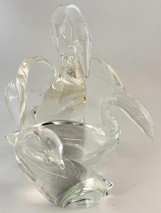 3 Steuben Art Glass Swans: 3 Steuben Art Glass Swans. Largest approx. 8 x 8 x 4 inches.