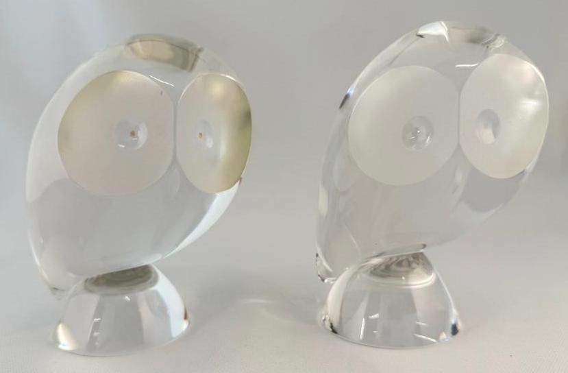 2 Steuben Art Glass Owl Paperweights: 2 Steuben Art Glass Owl Paperweights. Approx. 5 inches tall.