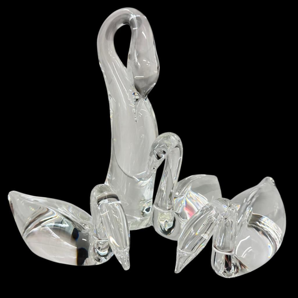 4 Steuben Art Glass Swans: 4 Steuben Art Glass Swans. Tallest approx. 9 inches.