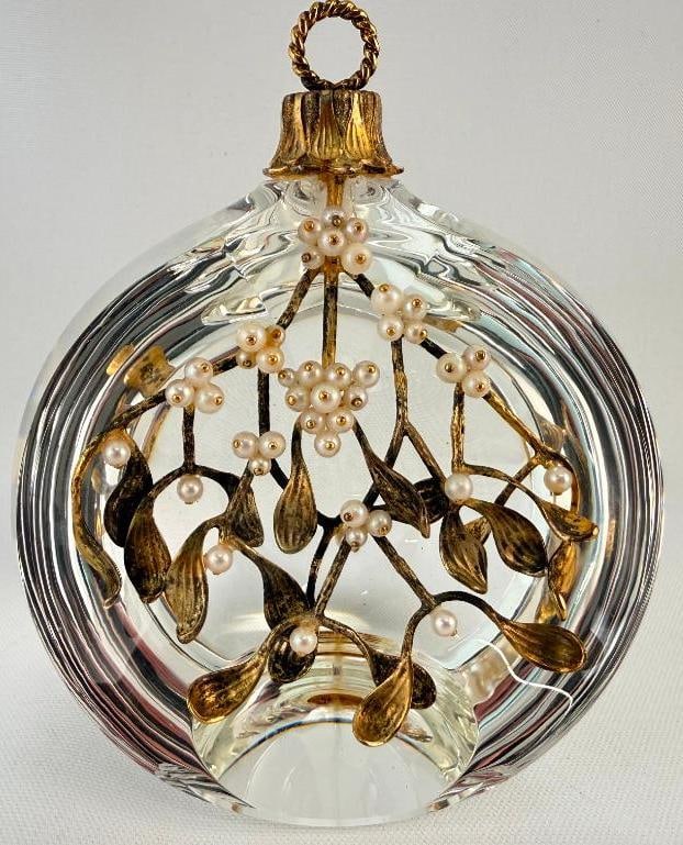 Steuben Art Glass Mistletoe Christmas Ornament: Steuben Art Glass Mistletoe Christmas Ornament /sculpture with gold vermeil and cultured pearls. Marked Sterling. Designed by Donald Pollard. Includes case. Approx. 6 x 40.5 x 3.5 inches.