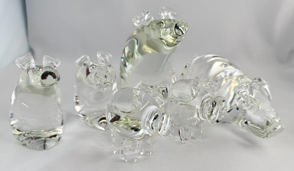 6 Steuben Art Glass Pigs: 6 Steuben Art Glass Pigs. Largest approx. 8 x 3 x 3 inches.