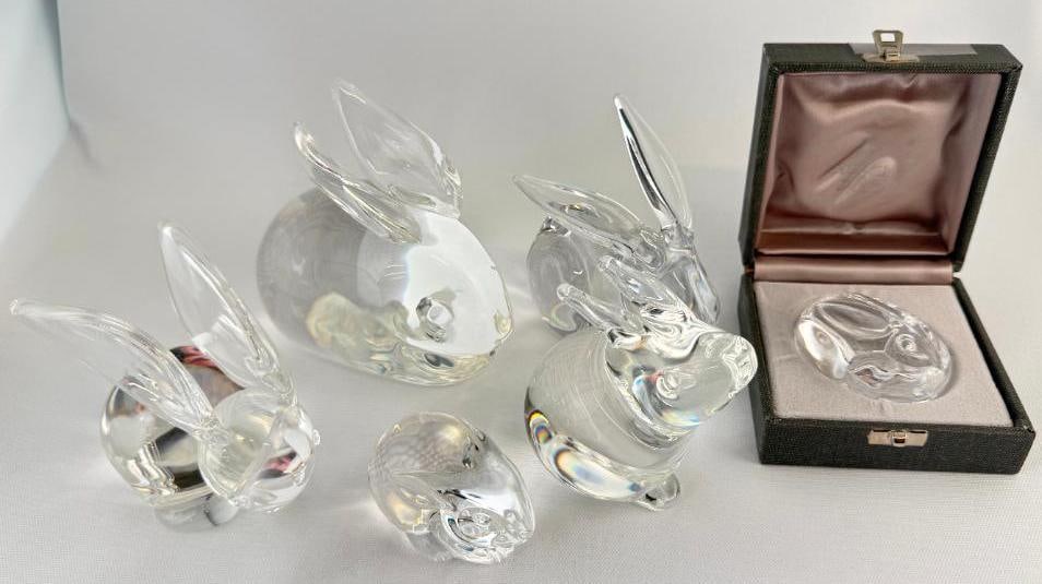 6 Steuben Art Glass Rabbits: 6 Steuben Art Glass Rabbits paperweights. Largest approx. 5.5 x 4.5 x 3.5 inches.
