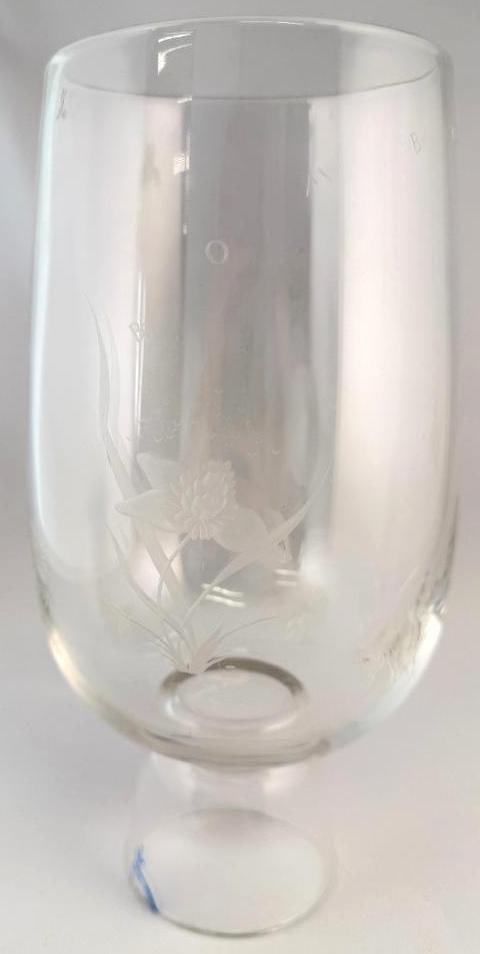 Steuben Bombus Etched Vase (1 of 12)