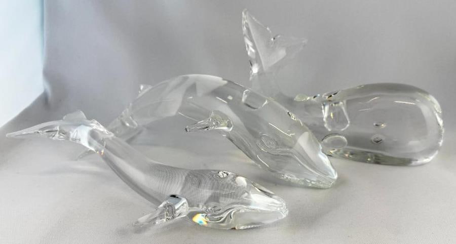3 Steuben Art Glass Whale Paperweights: 3 Steuben Art Glass Whale Paperweights. Largest approx. 9.5 inches long.