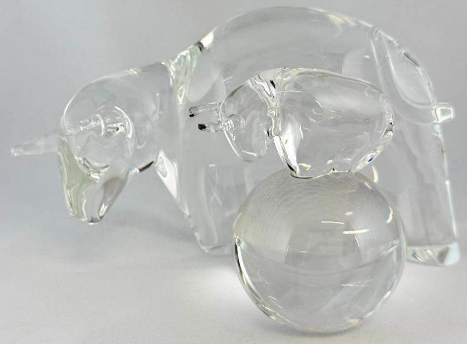 2 Steuben Art Glass Bulls: 2 Steuben Art Glass Bulls. Larger approx. 8 x 5 x 3 inches.