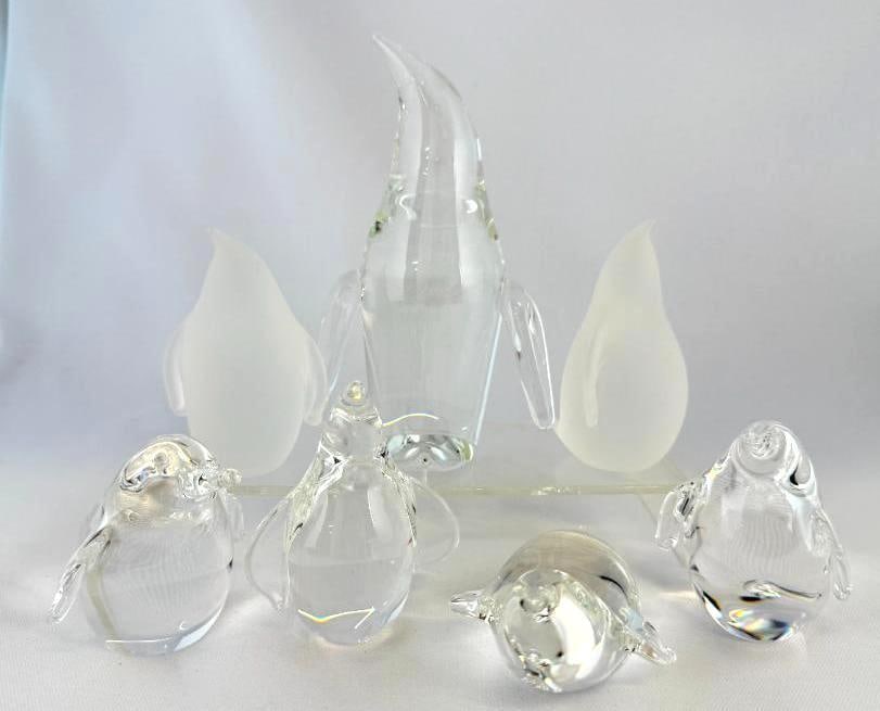 7 Steuben Art Glass Penguin figures: 7 Steuben Art Glass Penguin figures. Including 2 frosted. Largest approx. 6.5 inches.
