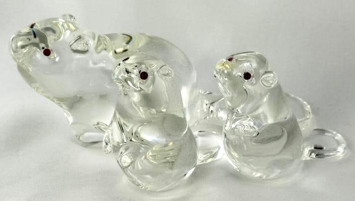 3 Steuben Art Glass Beaver Paperweights (1 of 8)