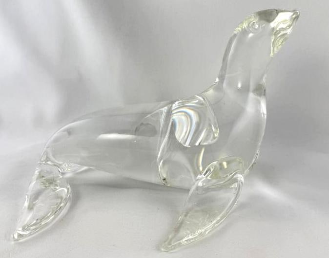 Steuben Art Glass Large Seal: Steuben Art Glass Large Seal. Approx. 10 x 10 x 8 inches.