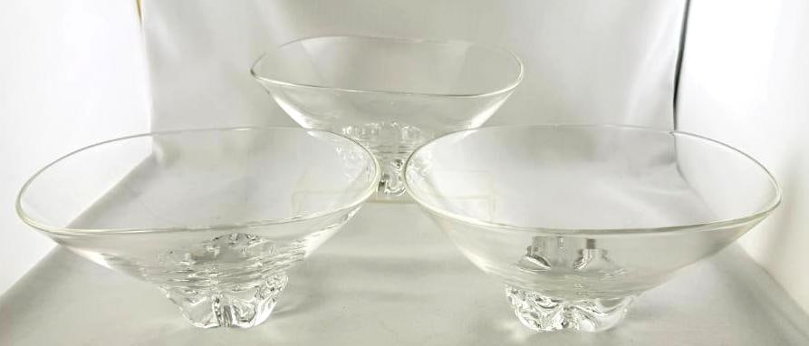 3 Steuben Art Glass Trillium Bowls: 3 Steuben Art Glass Trillium Bowls. Approx. 5 x 9.5 x 9.5 inches.