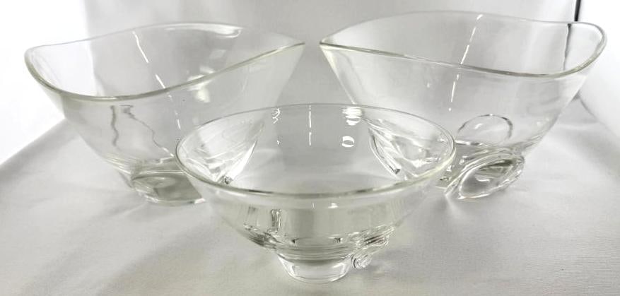 3 Steuben Art Glass Bowls: 3 Steuben Art Glass Bowls. Largest approx. 5 x 9 x 9 inches.