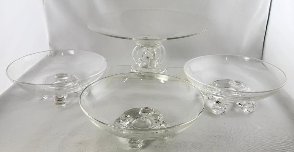 4 Steuben Art Glass Bowls: 4 Steuben Art Glass Bowls. Largest approx. 4.5 x 10 x 10 inches.
