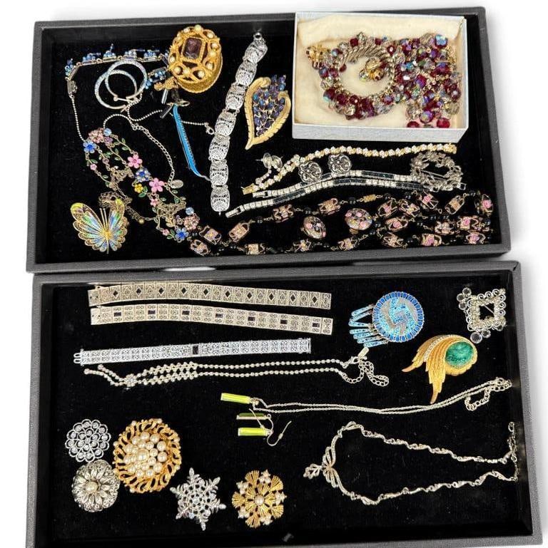 Costume Jewelry Necklaces, bracelets, pins etc. (1 of 5)
