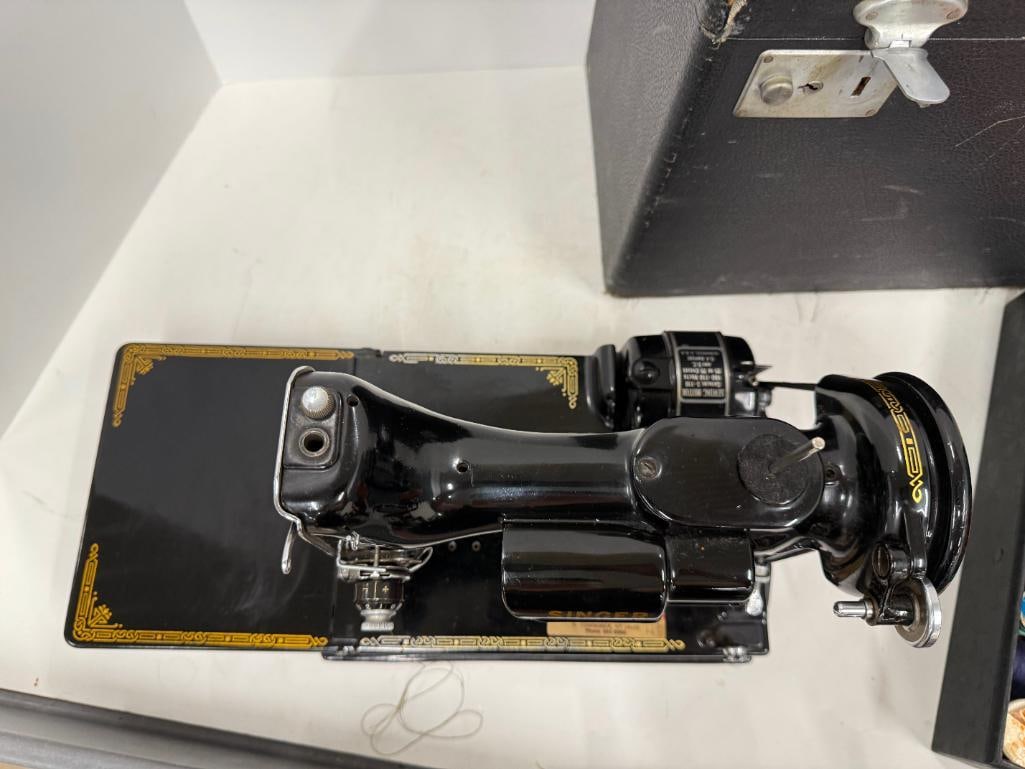 Singer Featherweight Sewing Machine - 3
