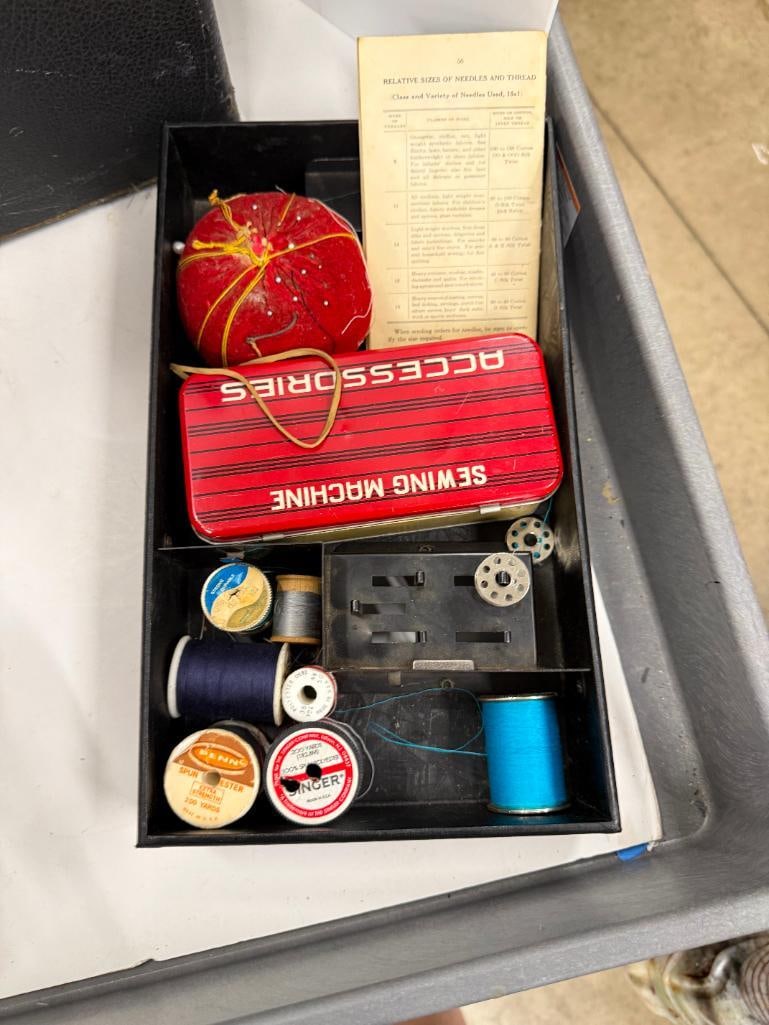 Singer Featherweight Sewing Machine - 7