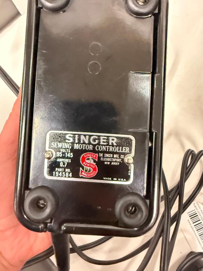 Singer Featherweight Sewing Machine - 8