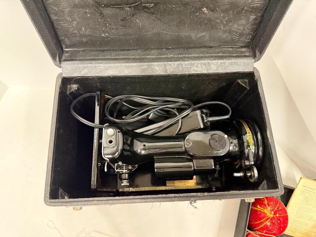 Singer Featherweight Sewing Machine - 9