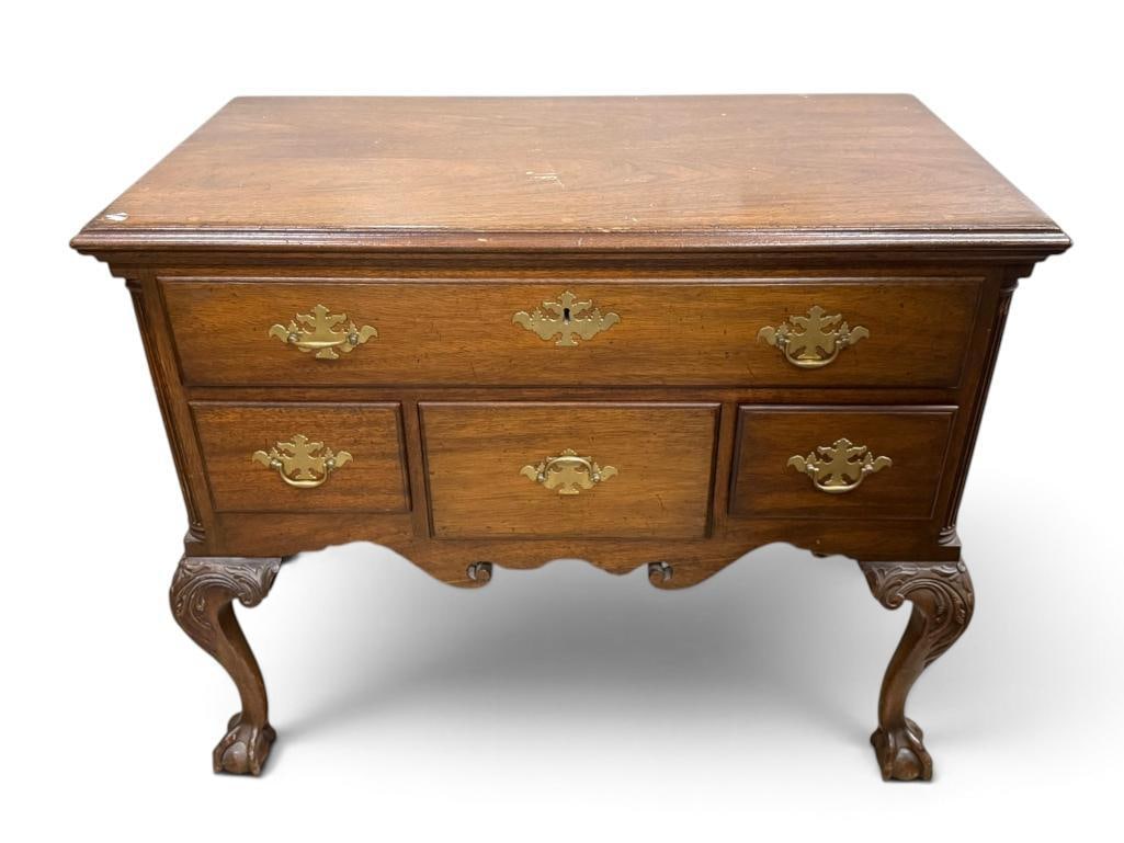 Kittinger Colonial Williamsburg Chippendale Mahogany Lowboy (1 of 7)