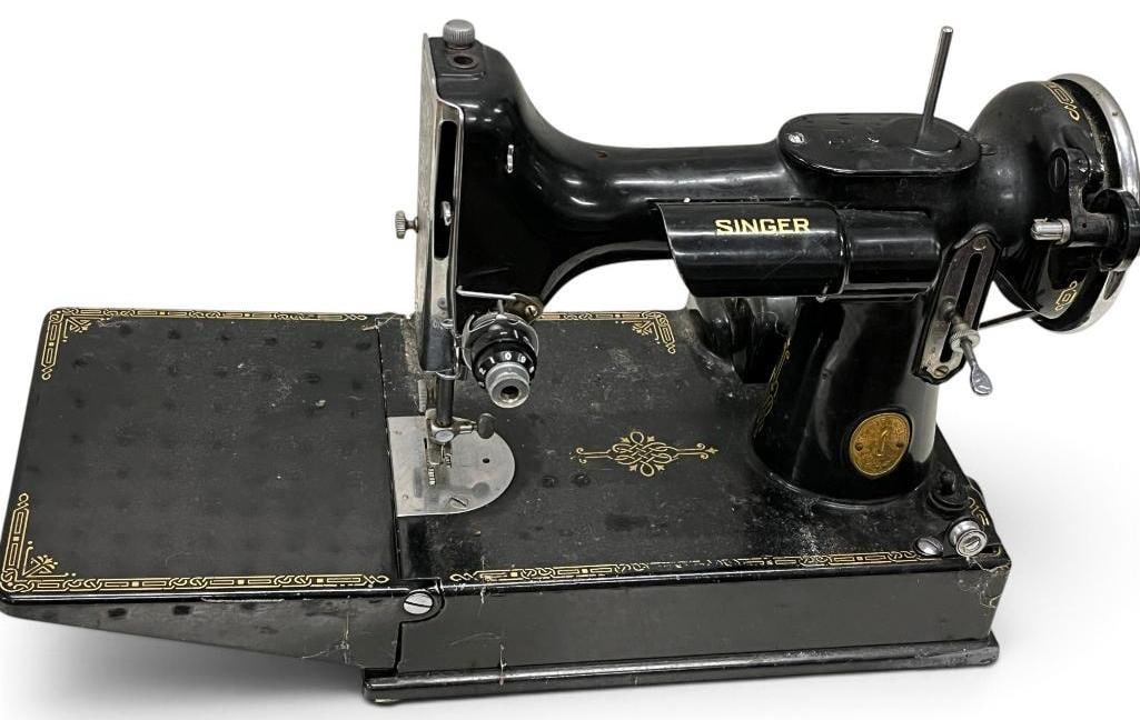 Singer Featherweight Sewing Machine (1 of 5)