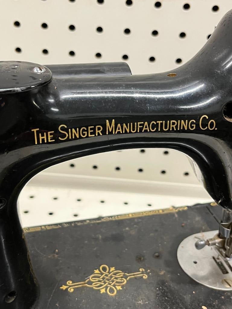 Singer Featherweight Sewing Machine - 4