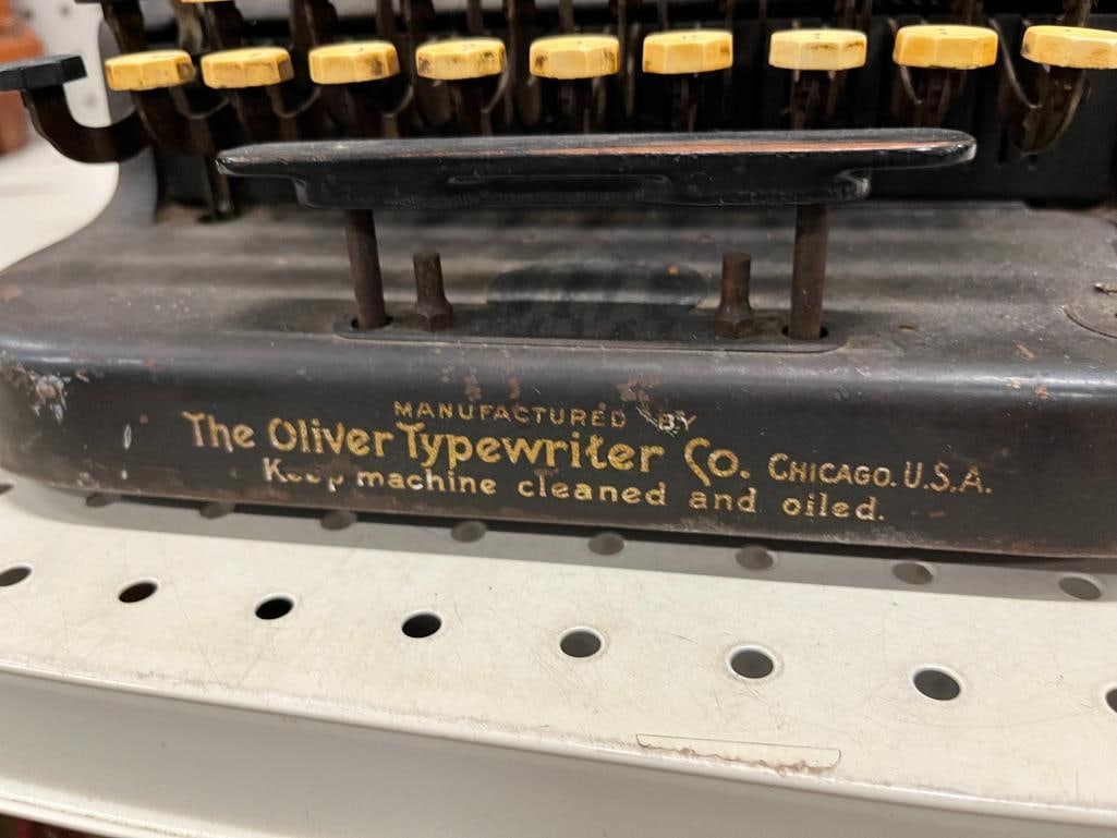 The Oliver Typewriter - 4