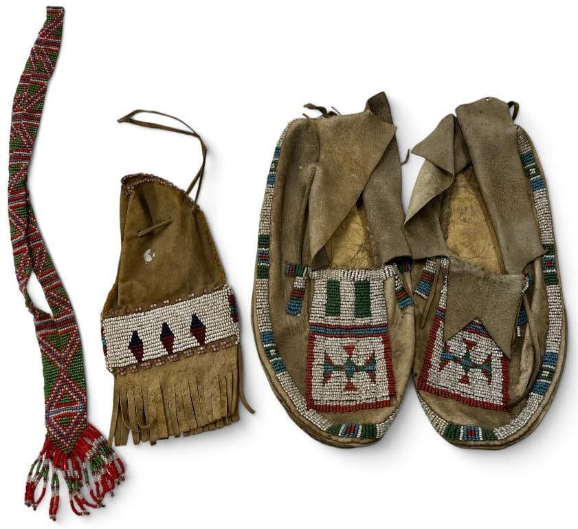 Native American Beaded Moccasins, pouch and necklace: Native American Beaded Moccasins, pouch and necklace.
