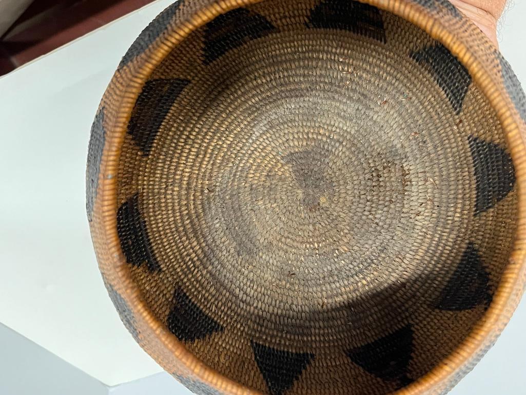 Native American Basket with geometric pattern - 3