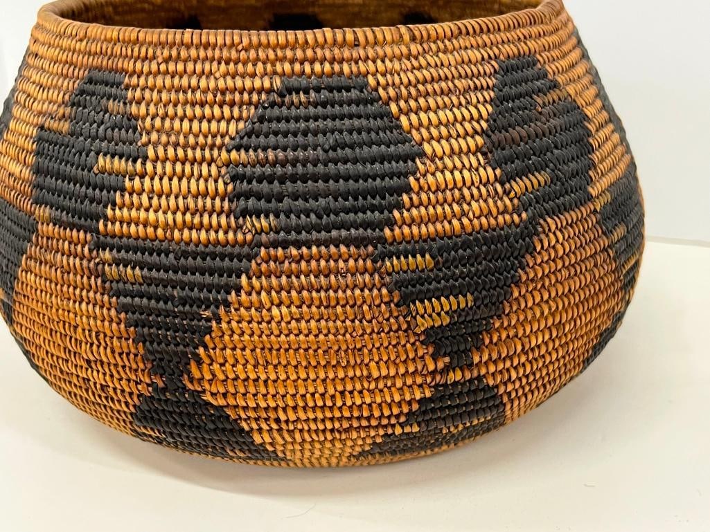 Native American Basket with geometric pattern - 5