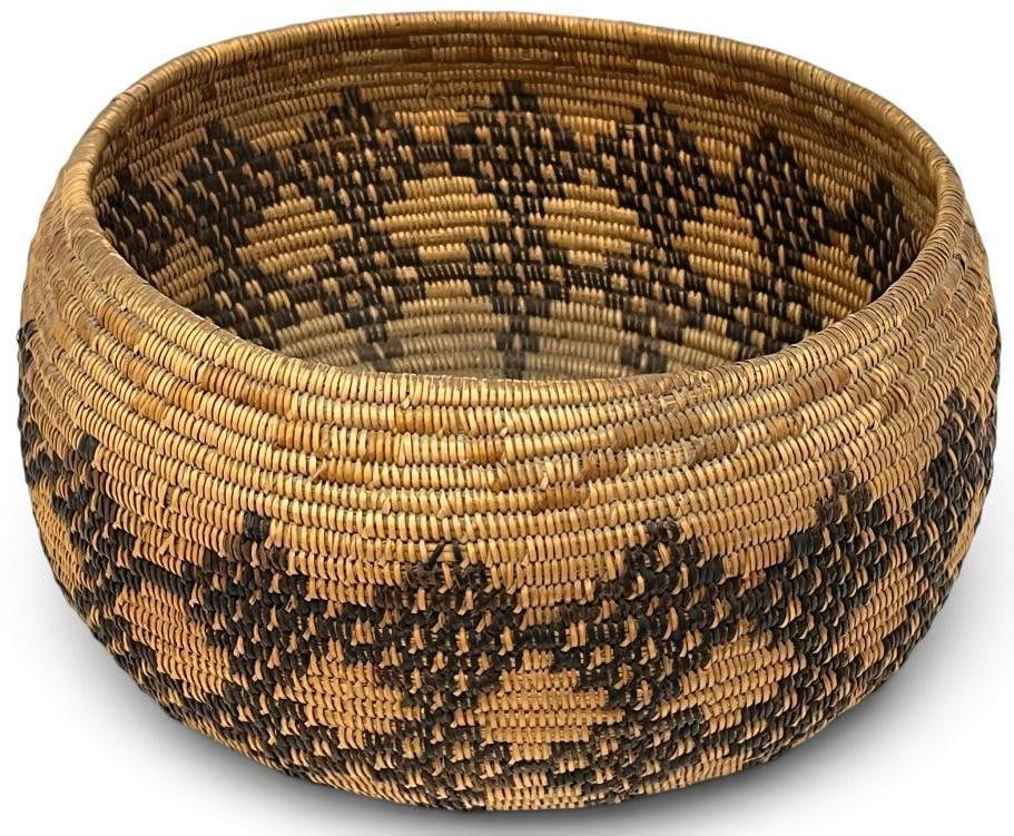 Native American coiled Basket with geometric pattern (1 of 7)