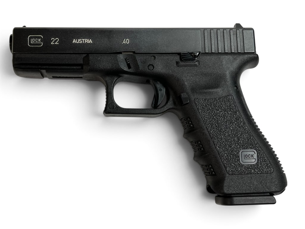 Glock Model 22 .40 cal pistol: Glock Model 22 .40 cal semi auto pistol. Serial # MBR670.