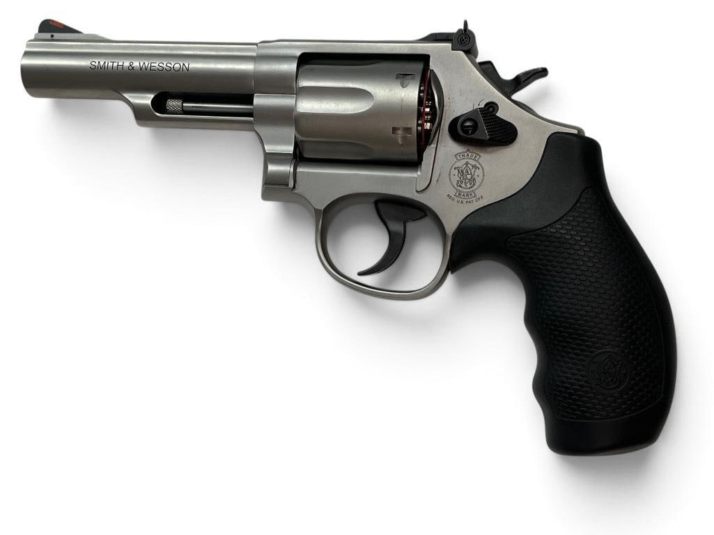 Smith & Wesson Model 66-8 .357 Magnum Combat Magnum revolver (1 of 9)