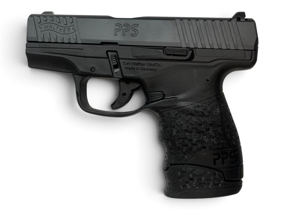 Walther PPS 9mm pistol: Walther PPS 9mm semi auto pistol. Includes 2 magazines and case. Serial # AA0852.