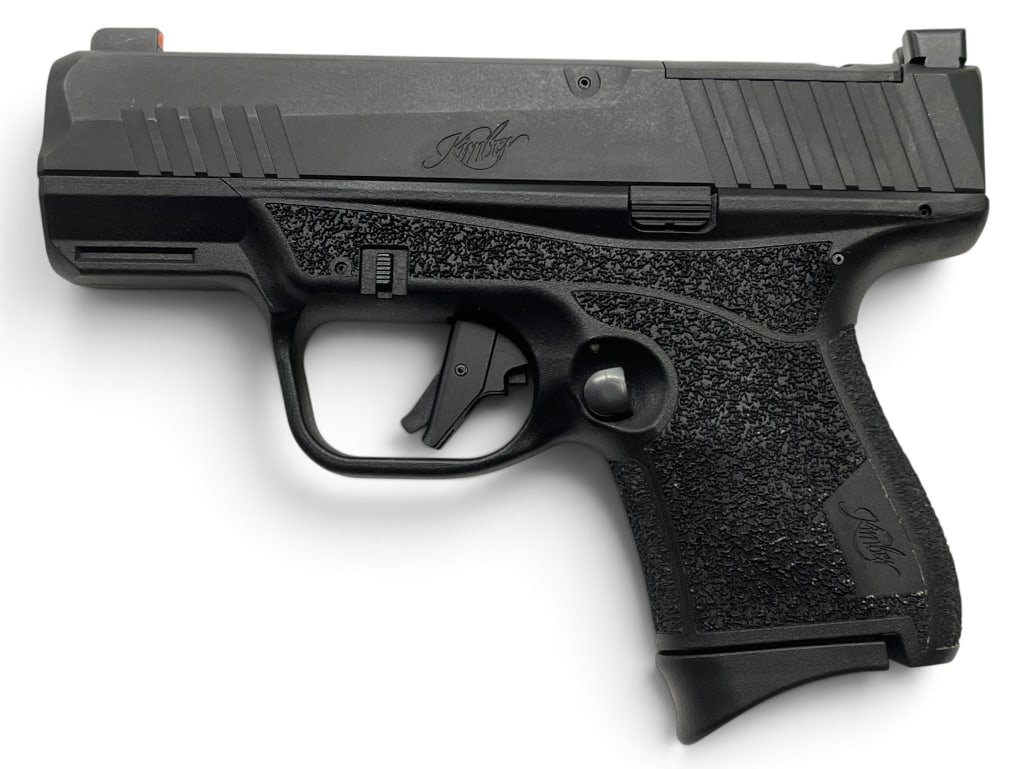 Kimber R7 Mako 9mm pistol: Kimber R7 Mako 9mm semi auto pistol. Includes 3 magazines. Serial # Z13946.