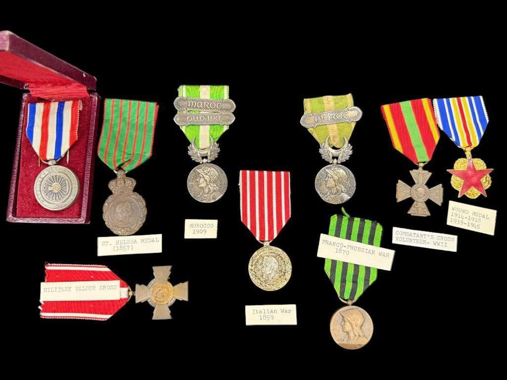 9 France Military Medals (1 of 9)
