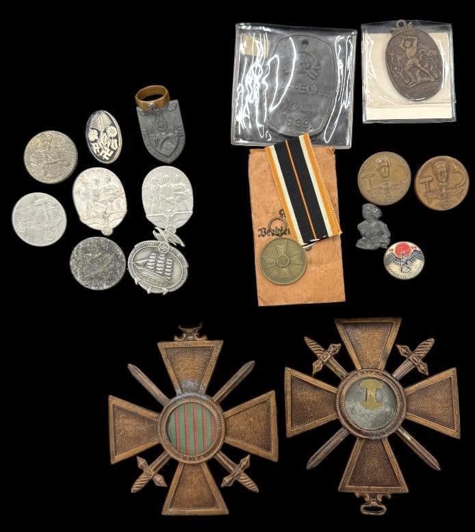 Group of German Military pins, medals etc.: Group of German Military pins, medals etc. Approx. 17 pieces.