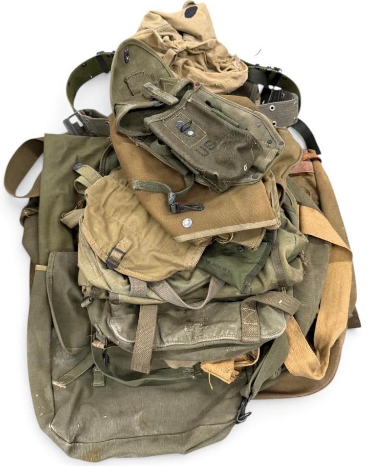 U.S. Military bags, web belt, ammo pouch etc.: U.S. Military bags, web belt, ammo pouch etc. Approx. 17 pieces.