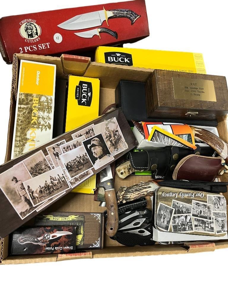 Hunting knives, pocket knives and more: Hunting knives, pocket knives and more. Approx. 26 pieces.