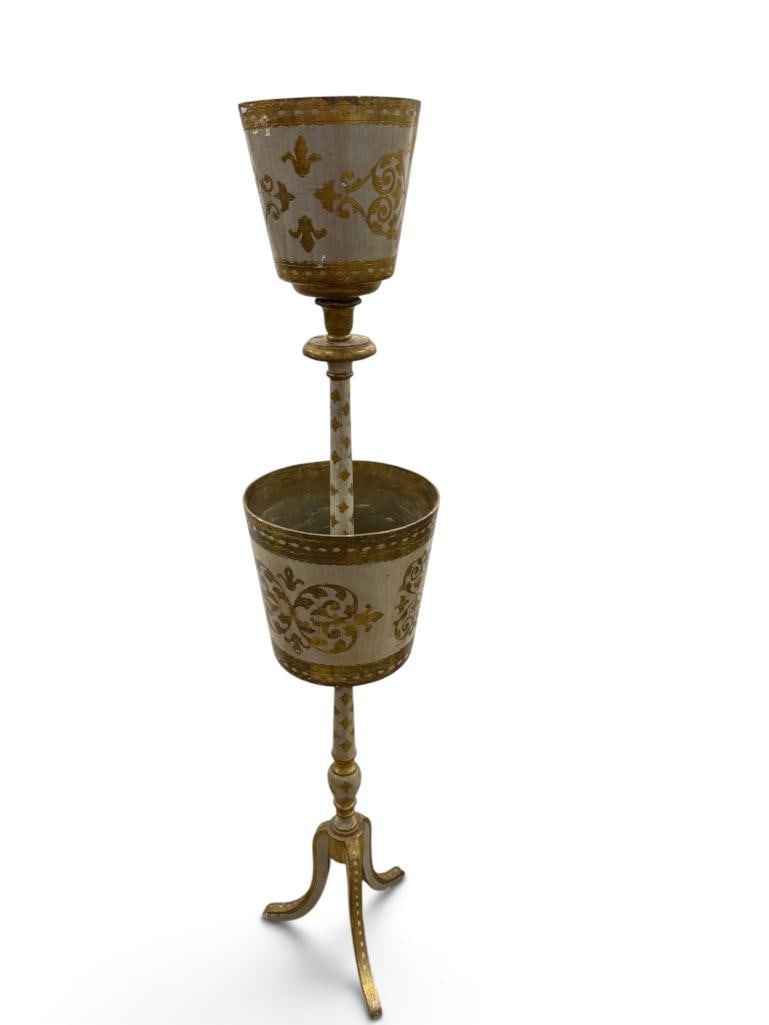 Florentine Giltwood stand (1 of 5)