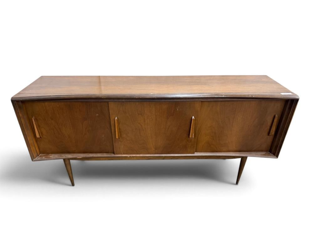 Mid Century Modern Walnut Credenza (1 of 7)