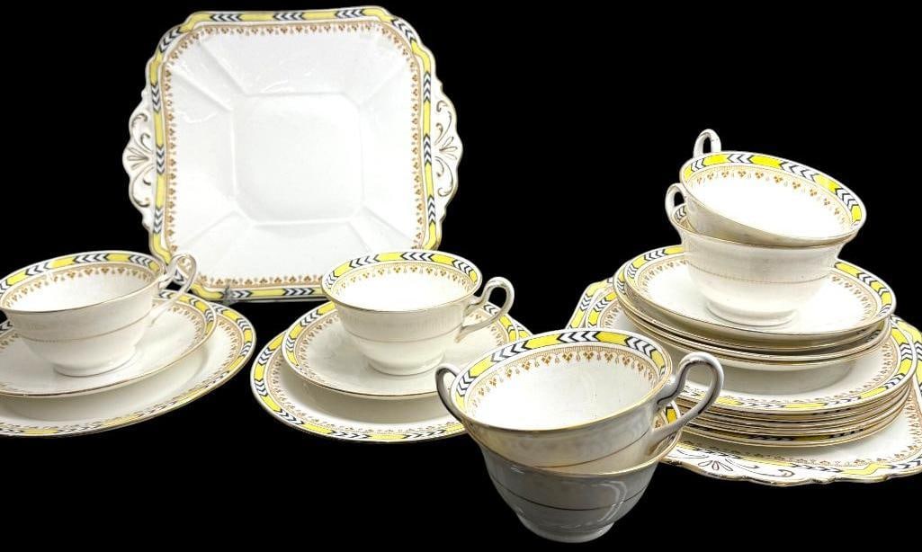 Art Deco Shelley porcelain china: Art Deco Shelley porcelain china. Approx. 21 pieces.