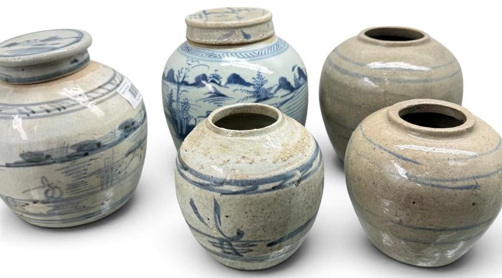 5 Chinese Export Jars: 5 Chinese Export Jars. Largest approx. 7 x 6 x 6 inches.